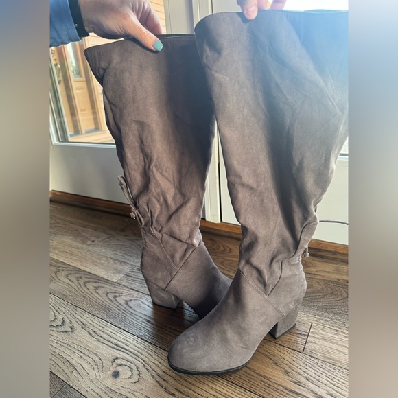 NWOT Journee Collection Grey Heeled Suede Boots, size 10XWC - Picture 3 of 9